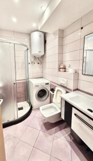 City Center Stylish Apartment - 8