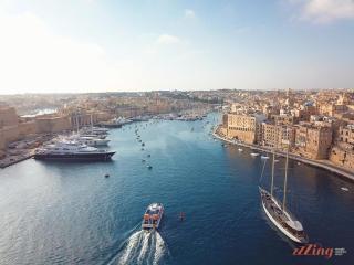 Stunning Holiday Home with Gorgeous Harbour Views - 1