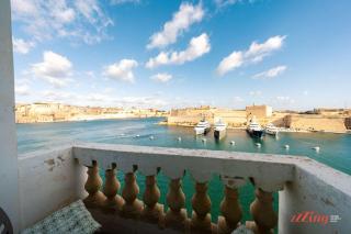 Stunning Holiday Home with Gorgeous Harbour Views - 9