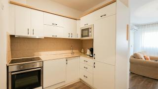 Bright and Cozy - 2 Bedroom & Free Parking - 1