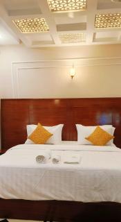 Serene Stays Boutique Hotel - 1