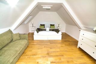 Near Bamburgh - 3 Bedrooms 2 Bathrooms - Stunning Walks and Views - Dog Friendly - Log Fire - Outdoor Seating and Eating - Off Street Parking - Quiet Rural Location - Fast Wifi - 6