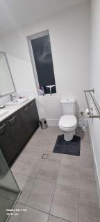 Quiet Master Bedroom with Ensuite, Kitchenette, Veranda & LakeView - 3