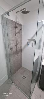 Quiet Master Bedroom with Ensuite, Kitchenette, Veranda & LakeView - 2