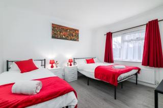 Refurbished 4-Bed Family Home-Near Central London - 1