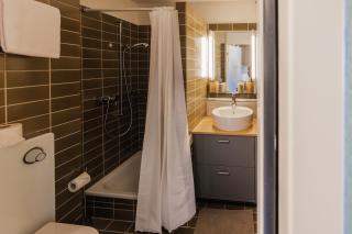 Surfers Oase near Interlaken at lake with pool - 6