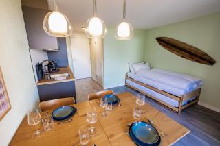 Surfers Oase near Interlaken at lake with pool - 8