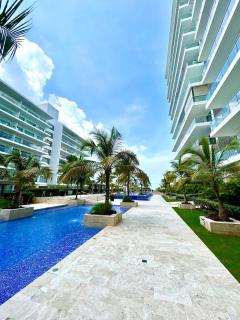 Apartamento con piscina gigante y acceso directo al mar - 9