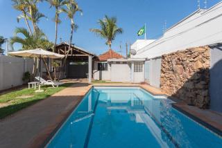 Casa com Piscina e Churrasqueira no Parque Fehr - 0