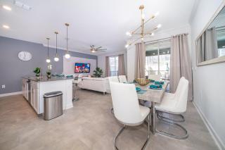 1122LG TOWNHOUSE 4 BEDROOMS & 3 BATHROOMS + POOL - 0