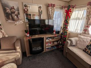 Hot Tub Getaways The Oakley 8 berth caravan with hot tub and quiet setting - 9