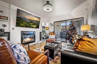 Corner Unit Balcony Free Tix LOCATION - 6