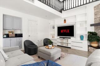 Private Pool Dog Friendly Movie Room Games - 2