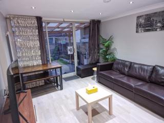 NightRest Homes Smart TV In Each Room - Parking - Hemel Hempstead - 7