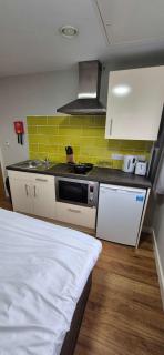 Modern Budget Double Studio in Central Nottingham - 1