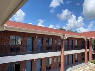 Crystal Inn - NASA Webster - Webster - 8