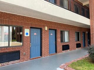 Crystal Inn - NASA Webster - Webster - 2