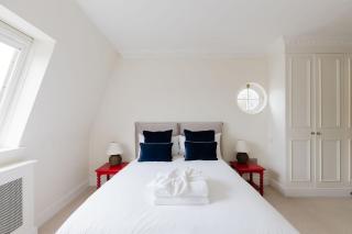 GuestReady - Elegant Flat with Modern Comforts - 8