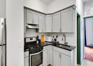 Charming 2BR Apartment in NYC - 3