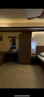 Ostro Inn Royal Studio Apartment Shakespeare Sarani - 5