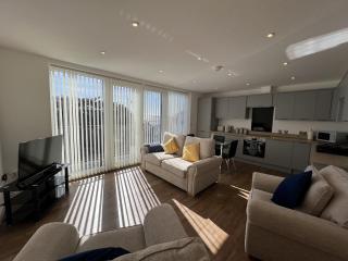 Stylish Felixstowe Apartment with Fabulous Sea Views - 7