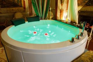 Suite Impero - Affreschi 600 - Idromassaggio - Centrale ad un passo da tutto - 2