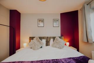Trendy 5BR House - Fast WiFi - Parking -Ideal for Families - Netflix - 1