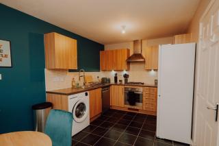 Bright 5BR House -Fast WiFi - Parking - 5