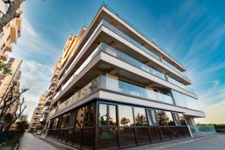 Beautiful Life - Spacious 3 Room Oasis, Garage, Playground - 0