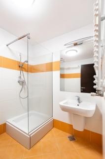 Beautiful Life - Spacious 3 Room Oasis, Garage, Playground - 6