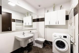 Beautiful Life - Spacious 3 Room Oasis, Garage, Playground - 3