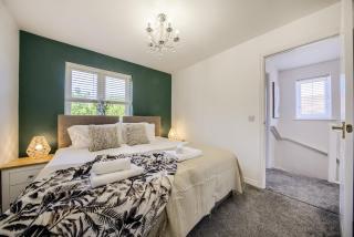 NEW! Private Driveway, Spacious, 2 Bathroom, Fast WiFi - 9