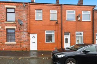 3-Bed House By Eason Stays Short Lets Wigan - 6