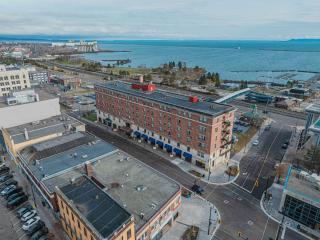 Prince Arthur Waterfront Hotel & Suites - 8