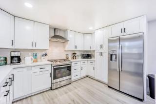 Luxury Family Home w AC and Patio near Meta and Stanford - 6