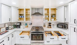 Luxury Family Home w AC and Patio near Meta and Stanford - 3