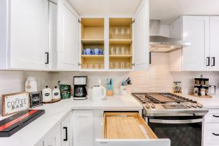 Luxury Family Home w AC and Patio near Meta and Stanford - 1