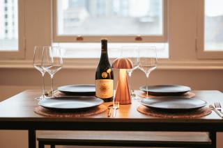 Central & Chic Flat-Sleeps 4-By FabAccommodation - 6