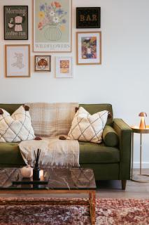 Central & Chic Flat-Sleeps 4-By FabAccommodation - 7