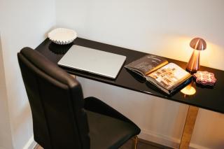 Central & Chic Flat-Sleeps 4-By FabAccommodation - 5