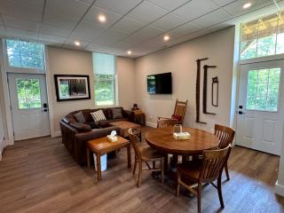 Burk Falls Escape 2 Bed1Bath - 9