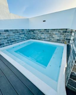 Modern Central Ocean View and Jacuzzi Apartment - 4