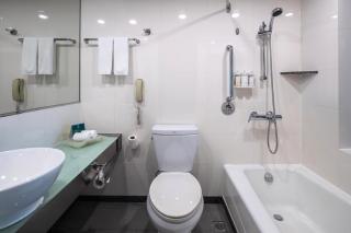 Holiday Inn Wuhan Riverside by IHG - 1