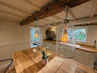 Charming Countryside Escape Yew Tree Cottage - 8