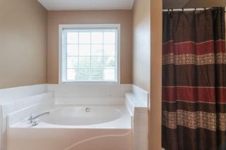 Sleeps 16! • 6BR • Bedroom TVs • Peaceful Suburb - 1