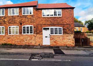 Spacious & Luxury 2BR Flat in Calverton - 0
