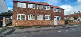 Spacious & Luxury 2BR Flat in Calverton - 3