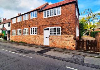 Spacious & Luxury 2BR Flat in Calverton - 1