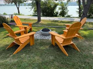 Lakefront Farmhouse for Family Gatherings - 9