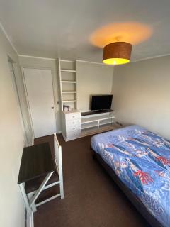 Habitación Doble con Baño Exclusivo, Entorno Tranquilo y Servicios Cercanos - 9